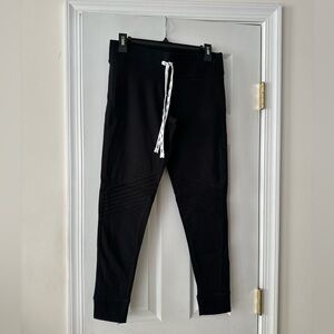 NWT VS PINK Yoga Crop Pants/Leggings BLACK Medium